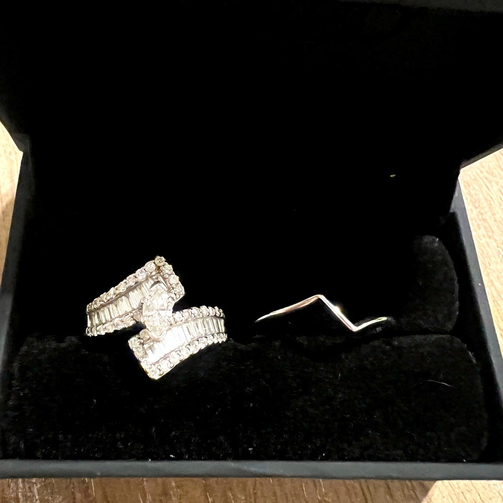 Jared 14k White Gold Baguette/Round Diamond Wedding set Marquis center